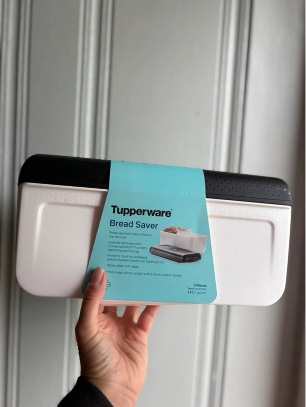 Tupperware Bread Saver Bread Box New
